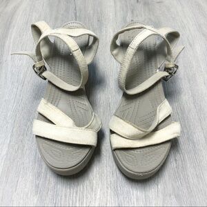 Crocs Size 9 Wedges Natural Tan Beige Strappy Sandals Shoes Women’s Size 9 Crocs